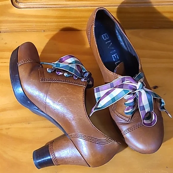 Biviel Victorian Inspired Heeled Leather Booties 🤎 - Picture 6 of 13